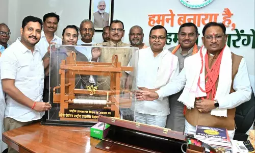 CM विष्णुदेव साय से बुनकर समाज के प्रतिनिधिमंडल ने की भेंट CM विष्णुदेव साय से बुनकर समाज के प्रतिनिधिमंडल ने की भेंट