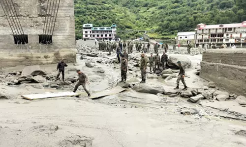 धराली त्रासदी में बचे लोगों ने बताई आपबीती, अस्पताल में भर्ती मरीज बोला- नहीं जानता मैं कैसे बचा