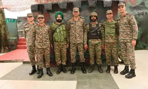 व्हाइट नाइट कोर के जीओसी ने जम्मू-कश्मीर के पुंछ में सुरक्षा की समीक्षा की व्हाइट नाइट कोर के जीओसी ने जम्मू-कश्मीर के पुंछ में सुरक्षा की समीक्षा की