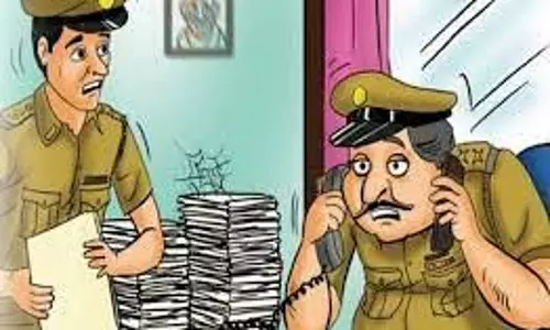 Kasganj: फर्जी मुकदमे और घूसखोरी के आरोप में घिरी पुलिस Kasganj: फर्जी मुकदमे और घूसखोरी के आरोप में घिरी पुलिस