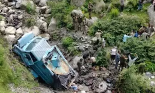 Udhampur: CRPF जवानों से भरा वाहन पलटा, दो शहीद