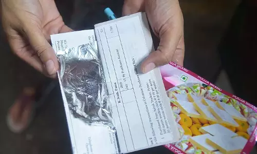 पुरानी दिल्ली में चांदी के वर्क की चमक फीकी पुरानी दिल्ली में चांदी के वर्क की चमक फीकी