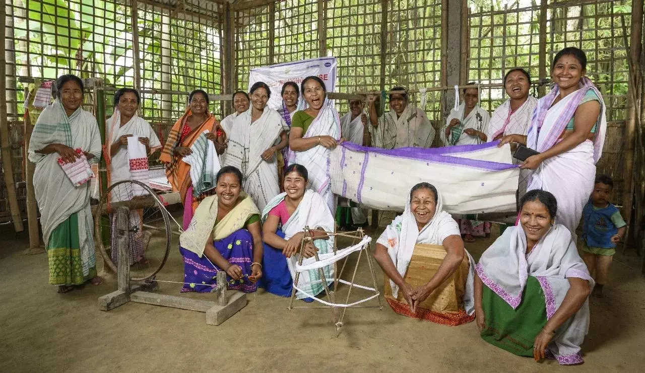 Assam में पारंपरिक बुनाई को संजीवनी, केयर्न ने संभाली कमान Assam में पारंपरिक बुनाई को संजीवनी, केयर्न ने संभाली कमान