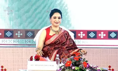 राष्ट्रीय हथकरघा दिवस: माधुरी दीक्षित ने भुवनेश्वर में राज्य स्तरीय समारोह की शोभा बढ़ाई राष्ट्रीय हथकरघा दिवस: माधुरी दीक्षित ने भुवनेश्वर में राज्य स्तरीय समारोह की शोभा बढ़ाई