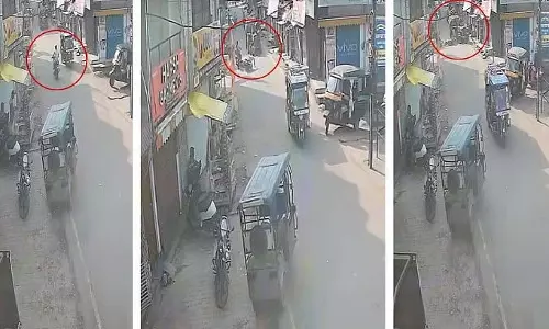 MP : ओवरटेक करते समय बाइक से गिरा व्यक्ति, तेज रफ्तार ट्रक ने कुचला MP : ओवरटेक करते समय बाइक से गिरा व्यक्ति, तेज रफ्तार ट्रक ने कुचला