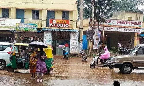 Devanahalli : बारिश से किसानों के चेहरे पर मुस्कान Devanahalli : बारिश से किसानों के चेहरे पर मुस्कान