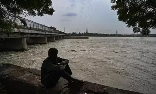हथिनीकुंड में जलस्तर सीजन के उच्चतम स्तर पर, यमुना चेतावनी स्तर के करीब हथिनीकुंड में जलस्तर सीजन के उच्चतम स्तर पर, यमुना चेतावनी स्तर के करीब