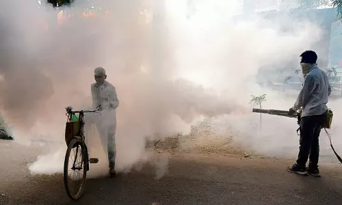 Haryana : डेंगू की चिंता के बीच करनाल नगर निगम ने फॉगिंग अभियान शुरू Haryana : डेंगू की चिंता के बीच करनाल नगर निगम ने फॉगिंग अभियान शुरू