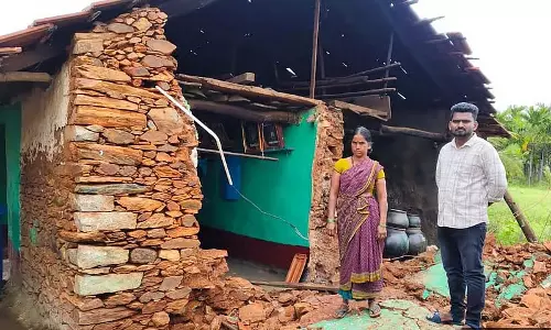 Turuvekere : बारिश के कारण घर की दीवार ढह गई