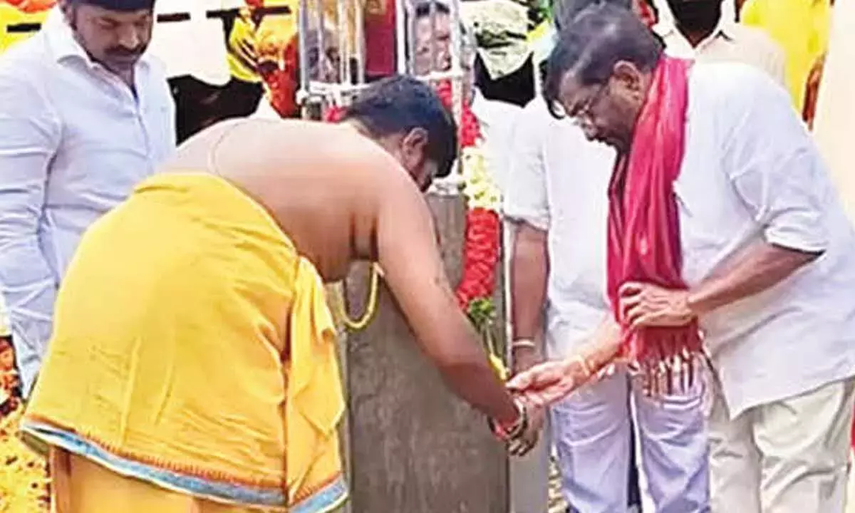 Andhra: मुथुकुर में अन्ना कैंटीन की आधारशिला रखी गई Andhra: मुथुकुर में अन्ना कैंटीन की आधारशिला रखी गई
