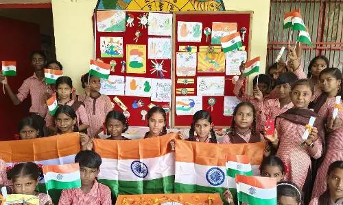 Kanpur: बच्चों में देशभक्ति की भावना देख गर्वित हुए सुरजीत सिंह