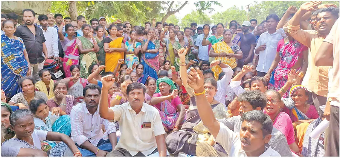 Andhra: स्थानीय लोगों ने बल्क ड्रग पार्क की स्थापना का कड़ा विरोध किया Andhra: स्थानीय लोगों ने बल्क ड्रग पार्क की स्थापना का कड़ा विरोध किया
