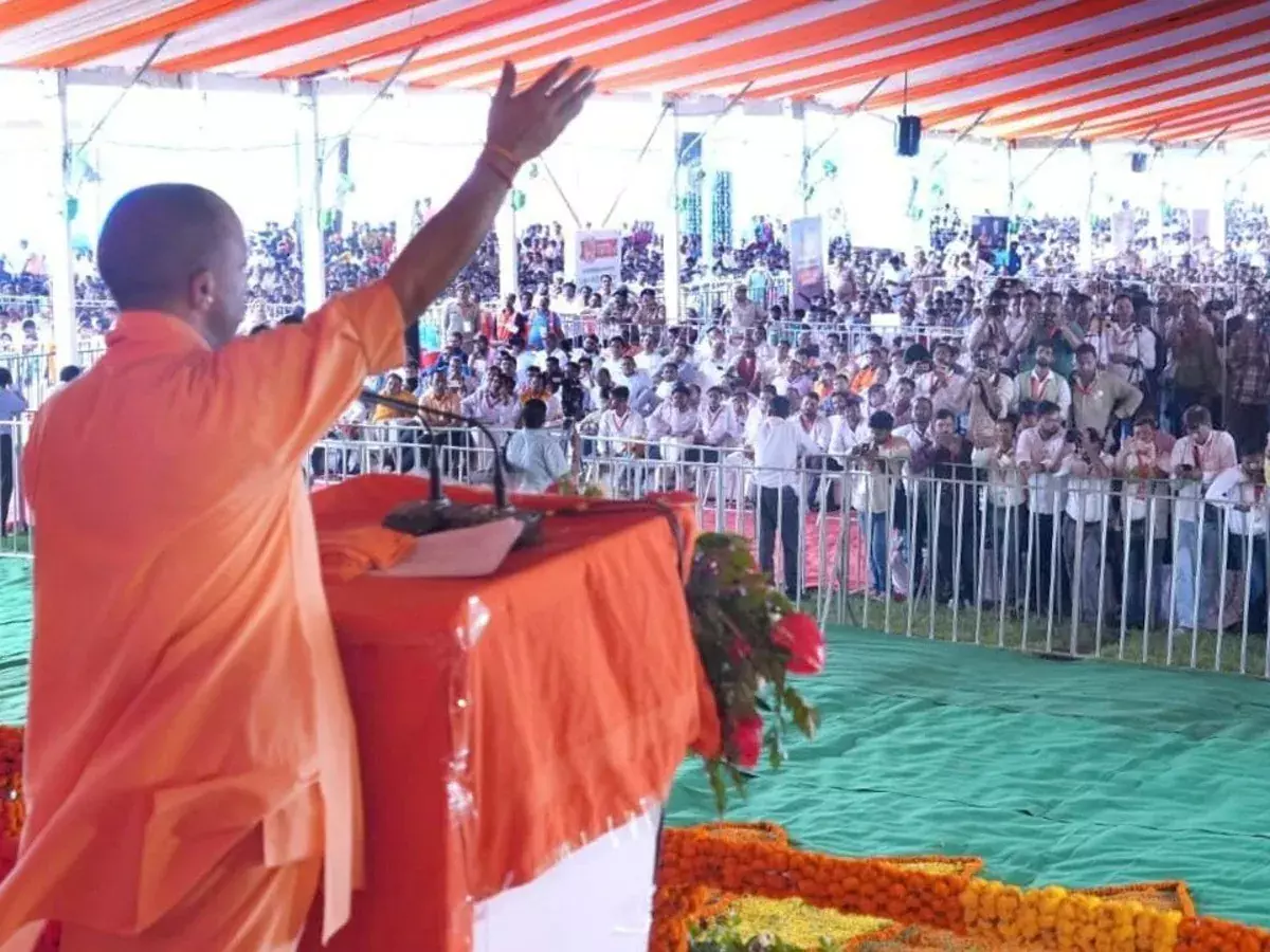 Sambhal: सीएम योगी ने संभल में 659 करोड़ की विकास योजनाओं की दी सौगात Sambhal: सीएम योगी ने संभल में 659 करोड़ की विकास योजनाओं की दी सौगात