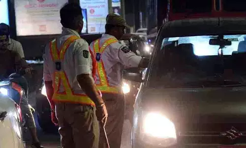Siddipet स्कूल बस चालक 40 बच्चों को ले जाते समय नशे में पकड़ा गया