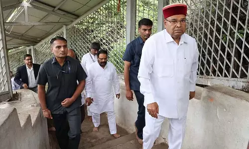 Karnataka : राज्यपाल ने अंजनाद्री पहाड़ी की 575 सीढ़ियां चढ़ीं