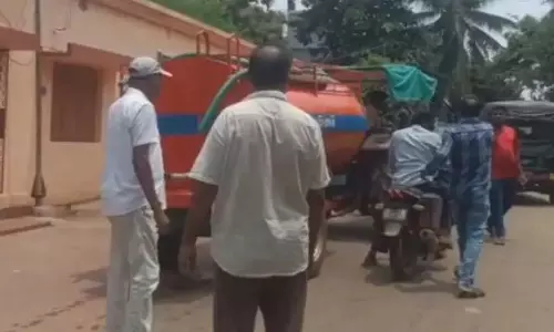 ओडिशा के जटनी में चार दिनों से पाइप लाइन से पानी की आपूर्ति बाधित ओडिशा के जटनी में चार दिनों से पाइप लाइन से पानी की आपूर्ति बाधित