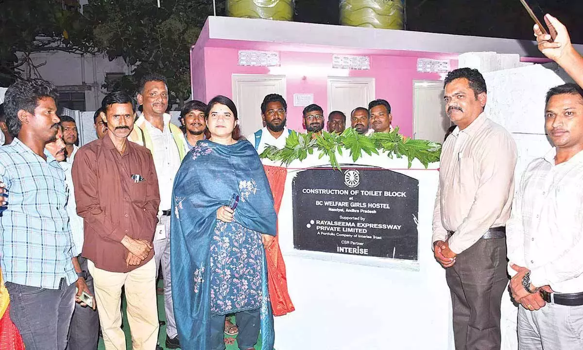 Andhra: बीसी वेलफेयर गर्ल्स हॉस्टल में स्वच्छता सुविधाओं का उद्घाटन Andhra: बीसी वेलफेयर गर्ल्स हॉस्टल में स्वच्छता सुविधाओं का उद्घाटन