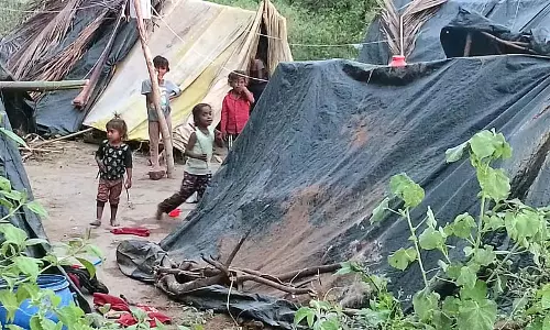 Yelandur : दिहाड़ी मजदूरों के बच्चों की शिक्षा बाधित Yelandur : दिहाड़ी मजदूरों के बच्चों की शिक्षा बाधित