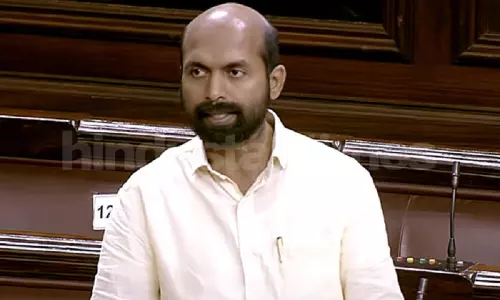 माकपा सांसद ने जम्मू-कश्मीर में 25 पुस्तकों पर प्रतिबंध का विरोध किया माकपा सांसद ने जम्मू-कश्मीर में 25 पुस्तकों पर प्रतिबंध का विरोध किया
