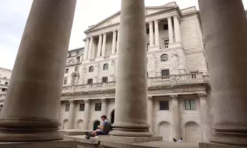 Bank of England ने ब्याज दरों में 25 आधार अंकों की कटौती कर इसे 4% कर दिया