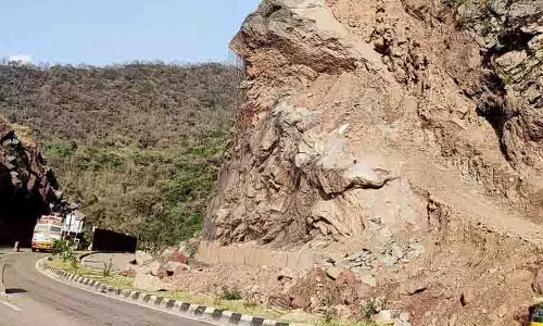 Bilaspur का खामोश संकट, पहाड़ टूटने से डर के साये में फंसे गांव Bilaspur का खामोश संकट, पहाड़ टूटने से डर के साये में फंसे गांव