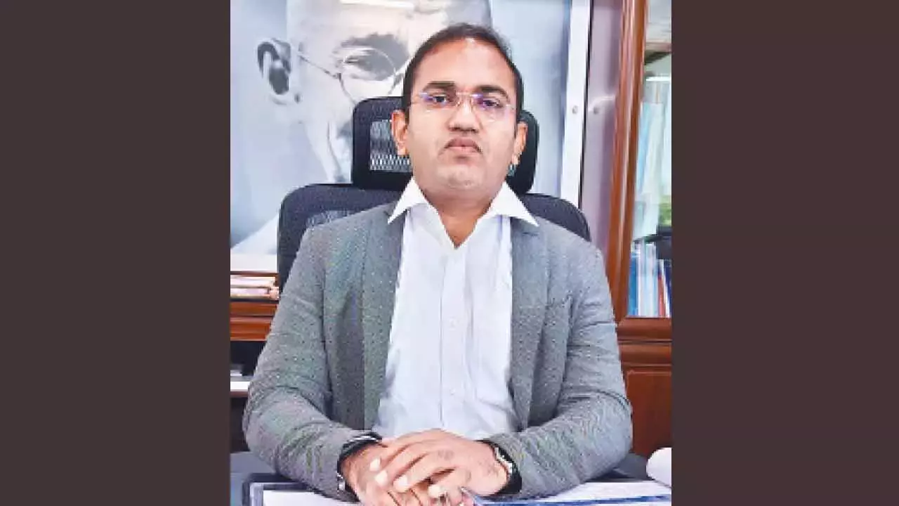 TGSPDCL के सीएमडी ने कहा, शहर में खतरनाक केबलों की जगह एरियल बंच्ड केबल लगाए जाएंगे TGSPDCL के सीएमडी ने कहा, शहर में खतरनाक केबलों की जगह एरियल बंच्ड केबल लगाए जाएंगे