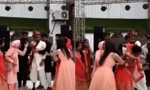 दूल्हे का ये खतरनाक डांस देख उड़े दुल्हन के होश, देखें VIDEO दूल्हे का ये खतरनाक डांस देख उड़े दुल्हन के होश, देखें VIDEO