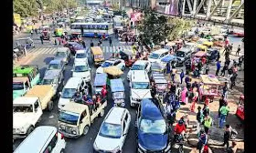 Kerala : शांति नगर जंक्शन पर सिग्नल फेल होने से यातायात अस्त-व्यस्त Kerala : शांति नगर जंक्शन पर सिग्नल फेल होने से यातायात अस्त-व्यस्त