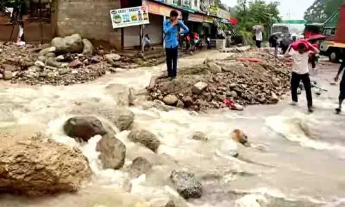 Dharamshala और मैकलोडगंज में भारी बारिश से बिजली गुल Dharamshala और मैकलोडगंज में भारी बारिश से बिजली गुल