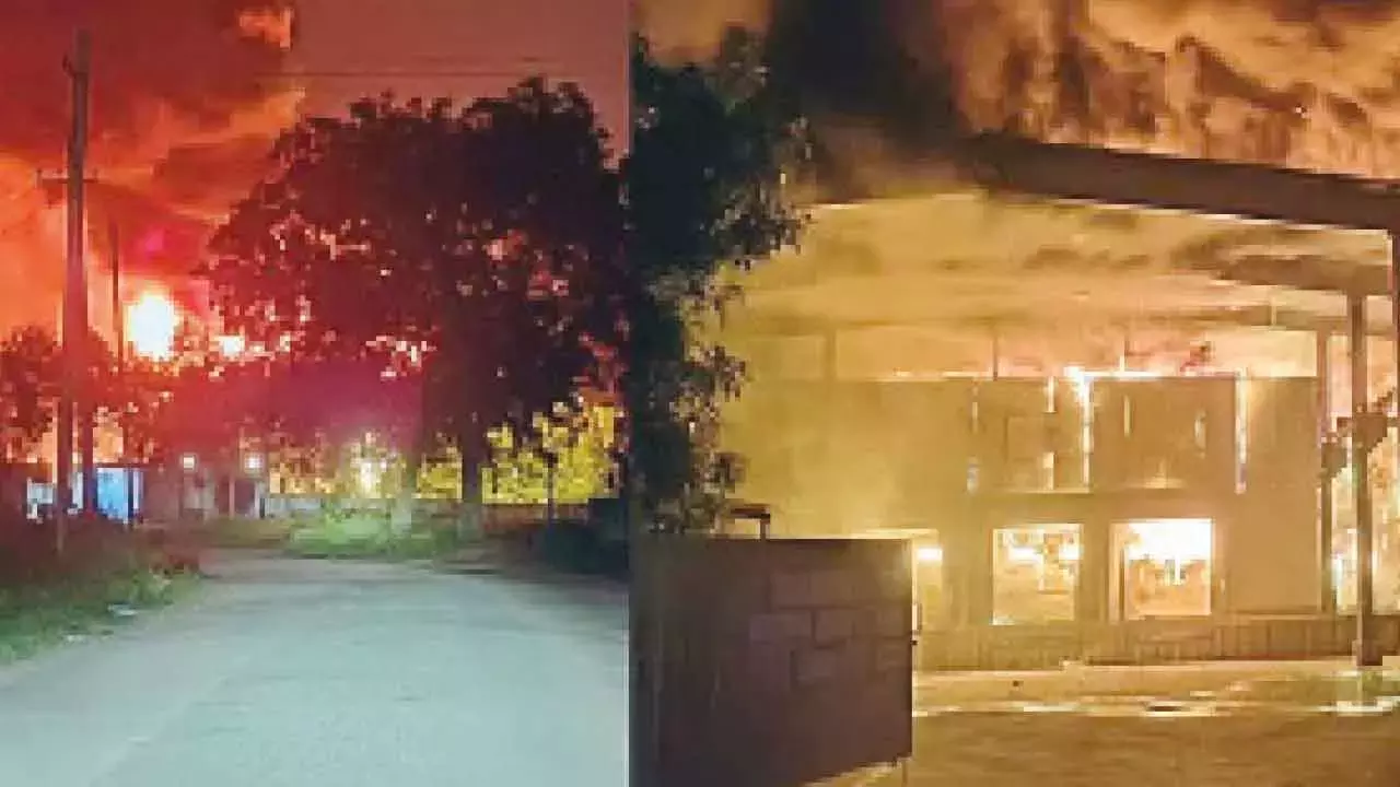 Telangana: फार्मा कोल्ड स्टोरेज इकाई में भीषण आग लगी Telangana: फार्मा कोल्ड स्टोरेज इकाई में भीषण आग लगी