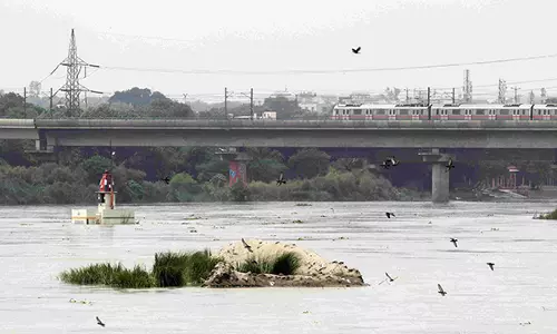 Delhi: भारी मानसूनी बारिश के बाद यमुना का जलस्तर चेतावनी के निशान को पार कर गया Delhi: भारी मानसूनी बारिश के बाद यमुना का जलस्तर चेतावनी के निशान को पार कर गया