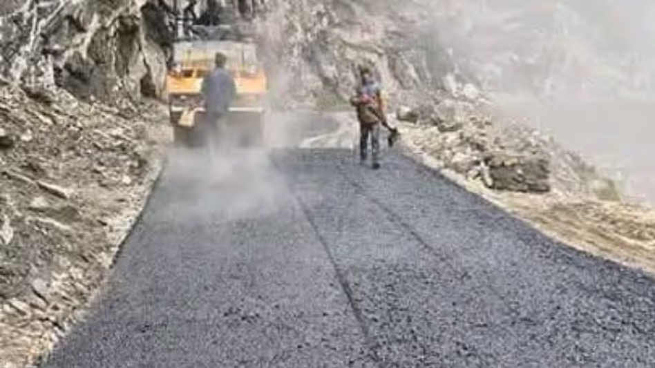 बीआरओ ने विषम परिस्थितियों के बीच तवांग में ऊंचाई वाली सड़क का निर्माण कार्य आगे बढ़ाया
