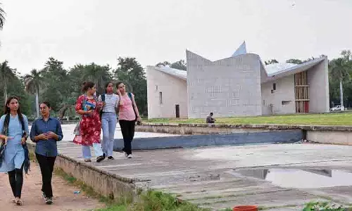 Punjab: चुनावों से पहले, पीयू ने छात्रों के लिए पार्किंग स्टिकर जारी किए Punjab: चुनावों से पहले, पीयू ने छात्रों के लिए पार्किंग स्टिकर जारी किए
