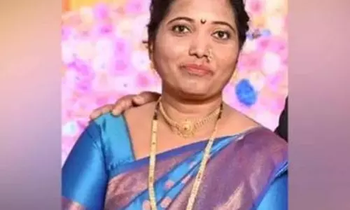 एक पागल ने बस में एक युवक पर कोयोट से हमला किया एक पागल ने बस में एक युवक पर कोयोट से हमला किया