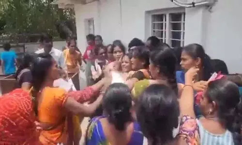 डाकघरों में महिलाओं के सिगरेट बटों पर केटीआर डाकघरों में महिलाओं के सिगरेट बटों पर केटीआर