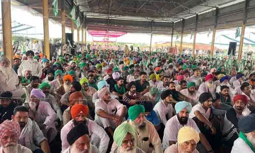 Punjab भूमि पूलिंग नीति के खिलाफ लुधियाना में किसान नेता दल्लेवाल के पीछे हजारों लोग रैली में शामिल हुए Punjab भूमि पूलिंग नीति के खिलाफ लुधियाना में किसान नेता दल्लेवाल के पीछे हजारों लोग रैली में शामिल हुए