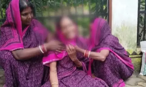 ओडिशा पुलिस स्टेशन के बाहर विधवा महिला का प्रदर्शन, लापता बेटी की तलाश