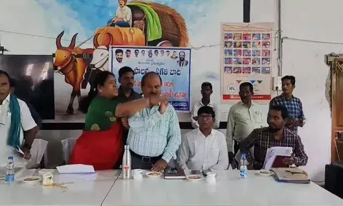 राशन कार्ड वितरण को लेकर केसीआर पर कांग्रेस की अनुचित टिप्पणी राशन कार्ड वितरण को लेकर केसीआर पर कांग्रेस की अनुचित टिप्पणी