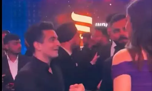 रणवीर अल्लाहबादिया ने विराट कोहली के साथ अपने कूल हैंडशेक को याद किया रणवीर अल्लाहबादिया ने विराट कोहली के साथ अपने कूल हैंडशेक को याद किया