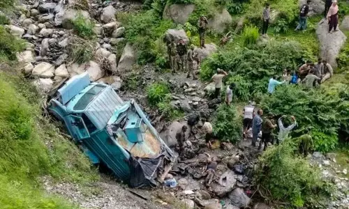 जम्मू-कश्मीर के उधमपुर में CRPF का वाहन दुर्घटनाग्रस्त, 3 जवान शहीद