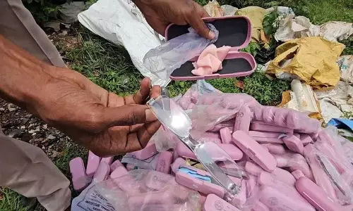 विकाराबाद में कूड़े में फेंके गए सैकड़ों कांति वेलुगु चश्मे से आक्रोश