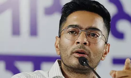 अभिषेक ने चुनाव आयोग की आलोचना की