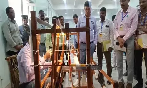 Tripura: अगरतला के प्रज्ञा भवन में 11वां राष्ट्रीय हथकरघा दिवस मनाया गया
