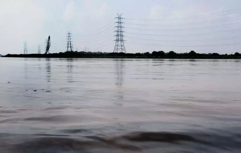 राजधानी में यमुना खतरे के निशान के करीब, बाढ़ का खतरा मंडराया राजधानी में यमुना खतरे के निशान के करीब, बाढ़ का खतरा मंडराया