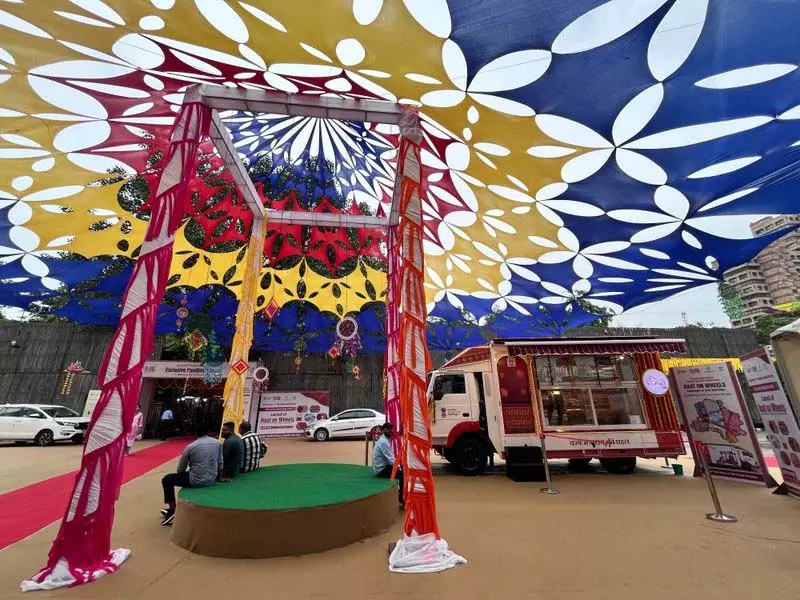 Delhi: हथकरघा दिवस पर हाट ऑन व्हील्स की शुरुआत Delhi: हथकरघा दिवस पर हाट ऑन व्हील्स की शुरुआत