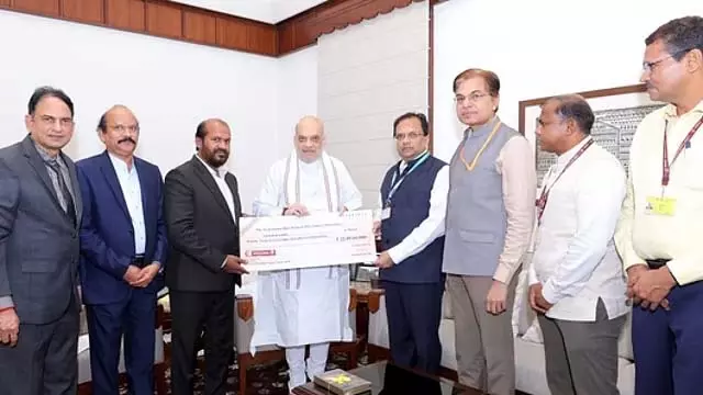रेप्को बैंक के अधिकारियों ने केंद्र सरकार को 22.90 करोड़ का लाभांश दिया रेप्को बैंक के अधिकारियों ने केंद्र सरकार को 22.90 करोड़ का लाभांश दिया