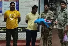 मंदिर परिसर में नवजात बच्ची मिली लावारिस हालत में मंदिर परिसर में नवजात बच्ची मिली लावारिस हालत में