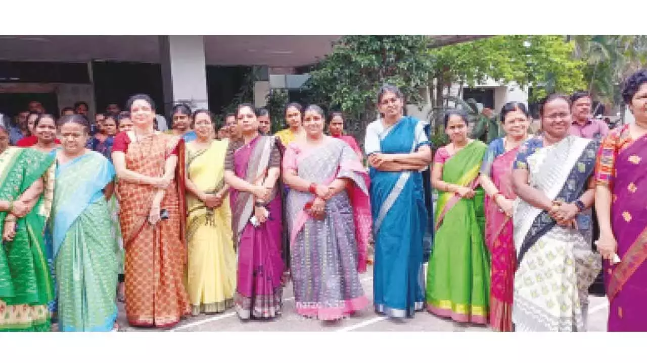 Telangana: जेएनटीयूएच ने राष्ट्रीय हथकरघा दिवस मनाया Telangana: जेएनटीयूएच ने राष्ट्रीय हथकरघा दिवस मनाया
