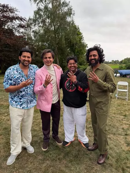 शूटिंग के अंतिम चरण में ‘मस्ती 4’, मिलाप जावेरी ने टीम को कहा धन्यवाद शूटिंग के अंतिम चरण में ‘मस्ती 4’, मिलाप जावेरी ने टीम को कहा धन्यवाद