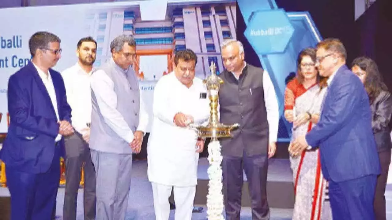 इन्फोसिस ने हुबली में उन्नत AI, साइबर सुरक्षा और स्पेसटेक केंद्र का शुभारंभ किया इन्फोसिस ने हुबली में उन्नत AI, साइबर सुरक्षा और स्पेसटेक केंद्र का शुभारंभ किया